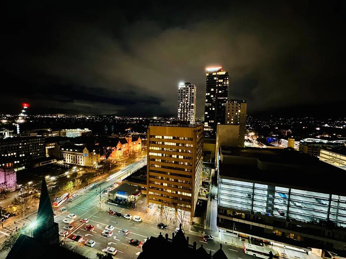 Luxury 1 Bedroom Apartment In Adelaide Cbd - 1 Minute Walk To Rundle Mall - Free Wifi & Netflix 0*,  Austrália